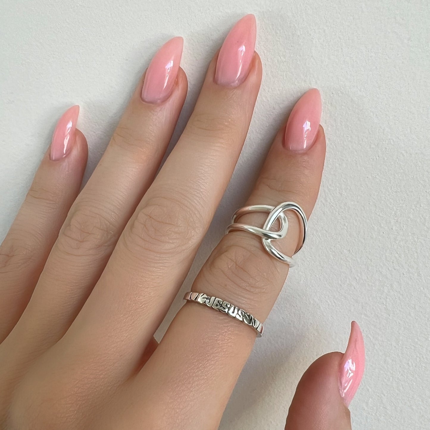 Anillo infinito simple de amor y conexión