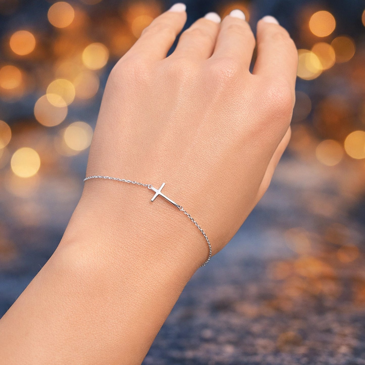 Pulsera pequeña con cruz lateral