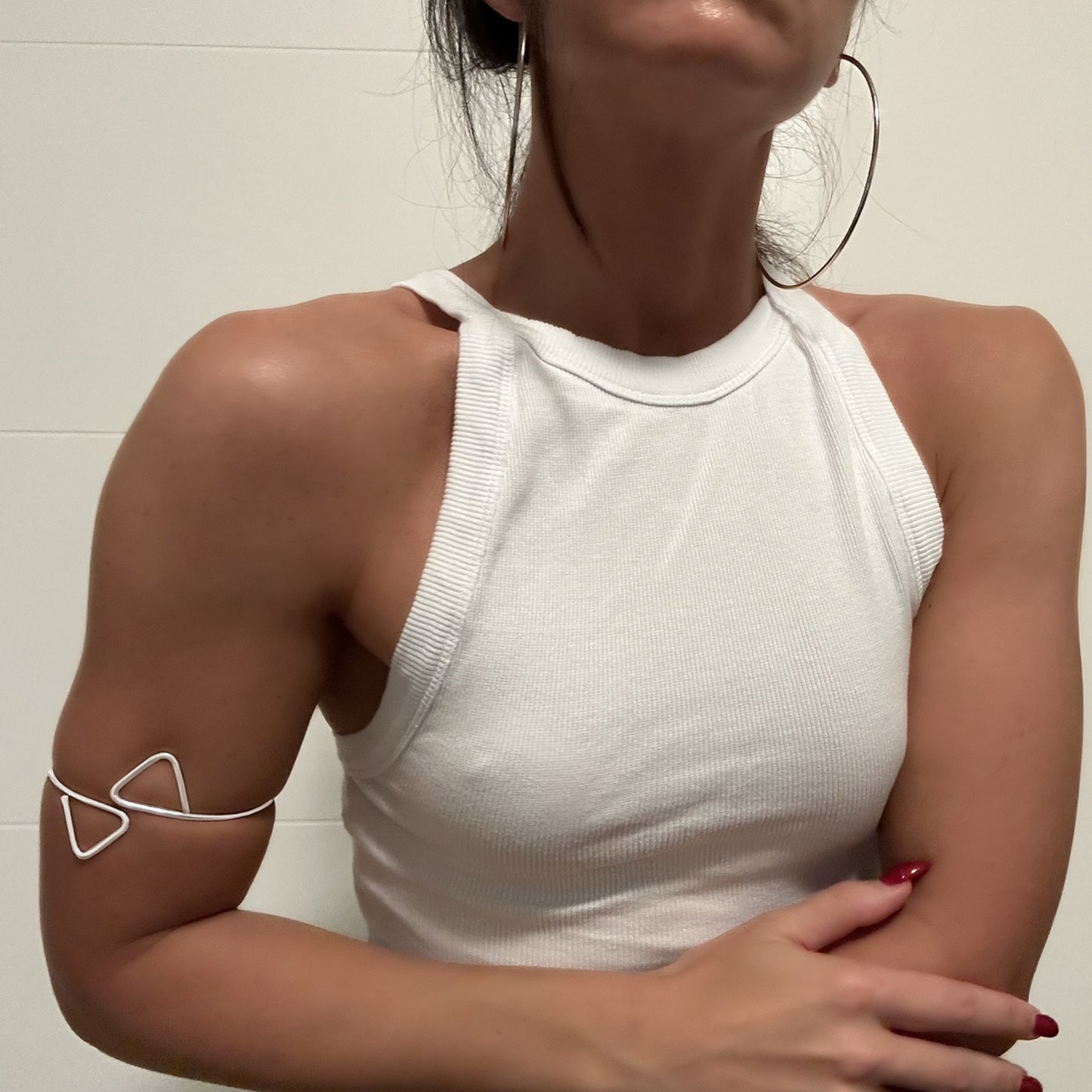Adjustable Geometric Armlet with Two Symmetrical Triangles