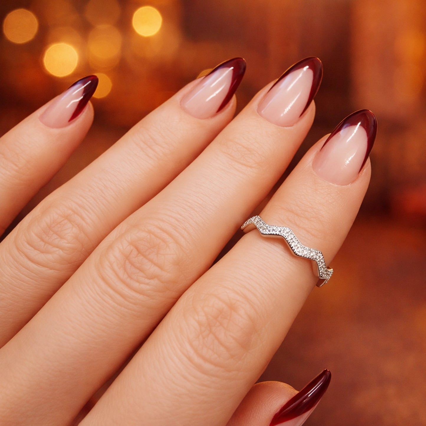 Anillo en zigzag con pavé de altos y bajos