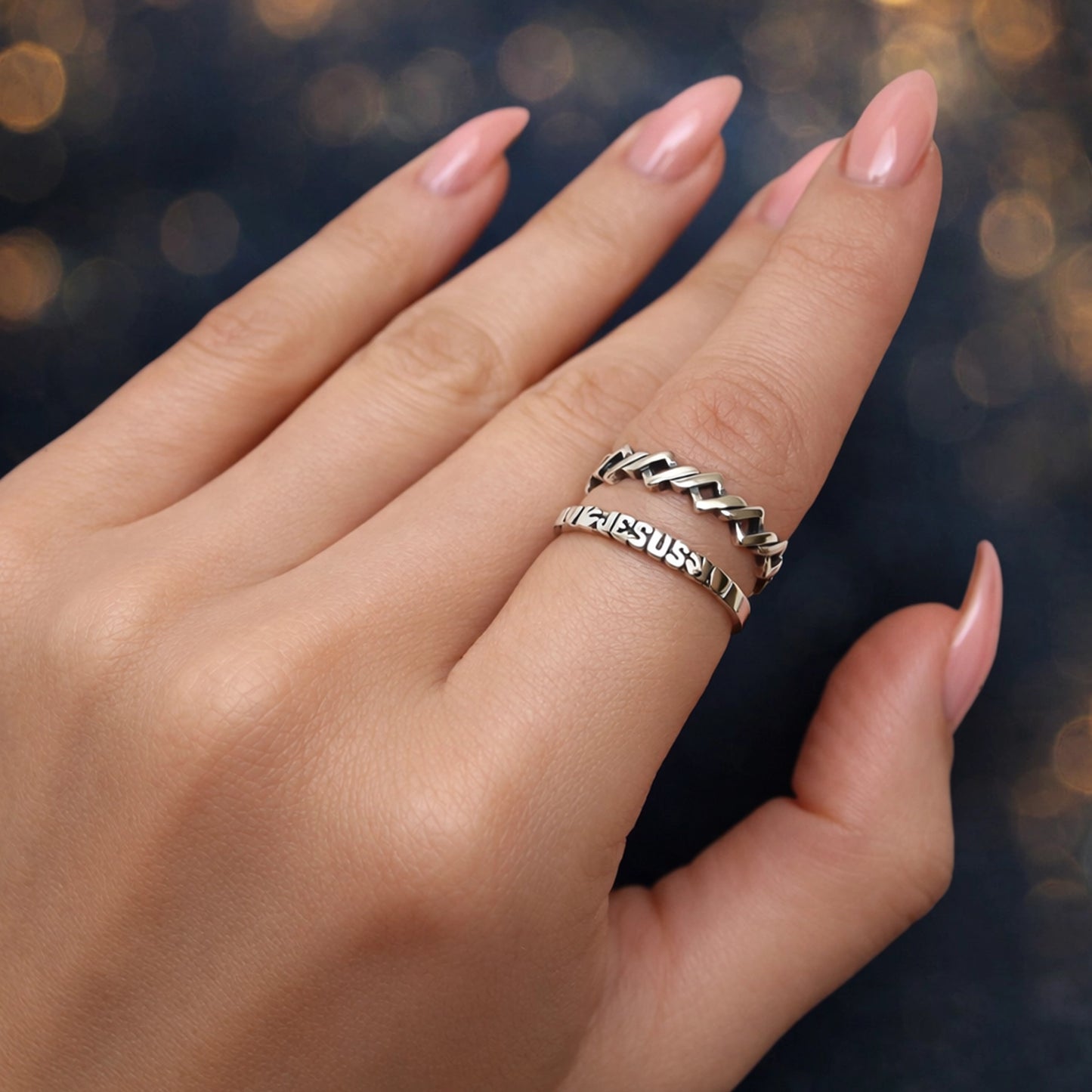 Anillo de banda cristiana En el nombre de Jesús