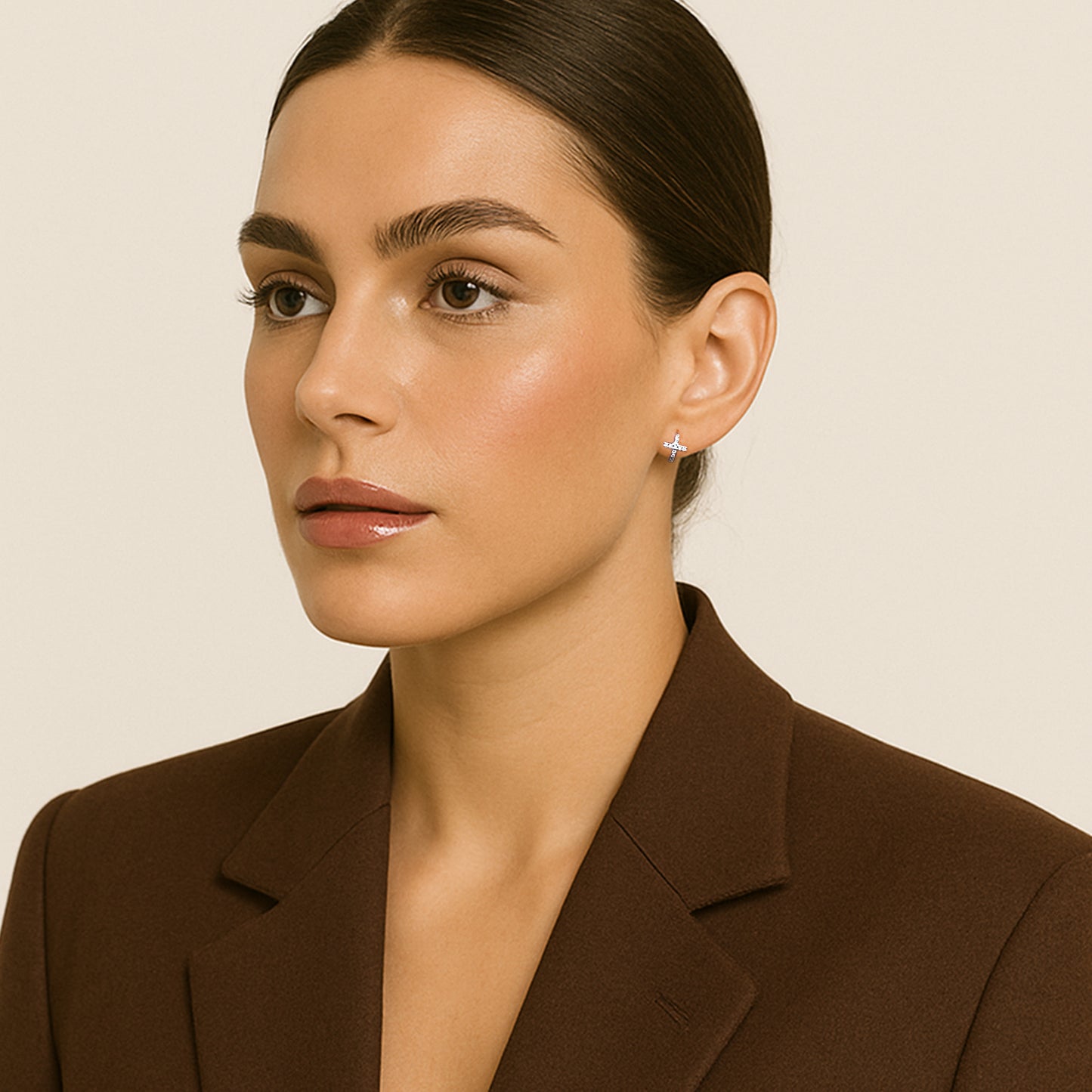 Pendientes de aro pequeños con cruz pavé