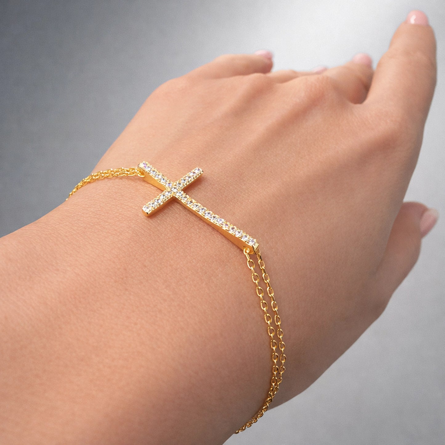 Pulsera cruzada lateral con diseño de cadena de eslabones dobles