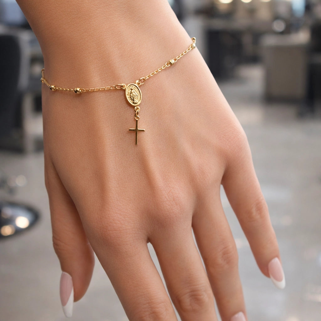 Pulsera delicada de rosario bañada en oro de 18 quilates