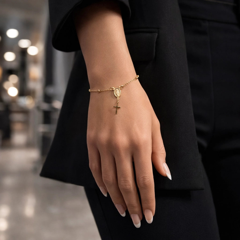 Pulsera delicada de rosario bañada en oro de 18 quilates