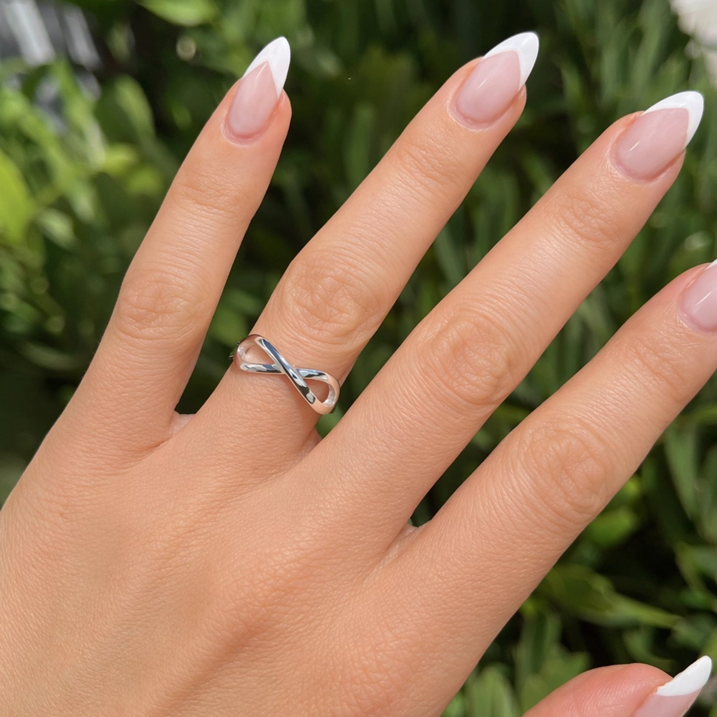 Anillo infinito con grabado de mejores amigos