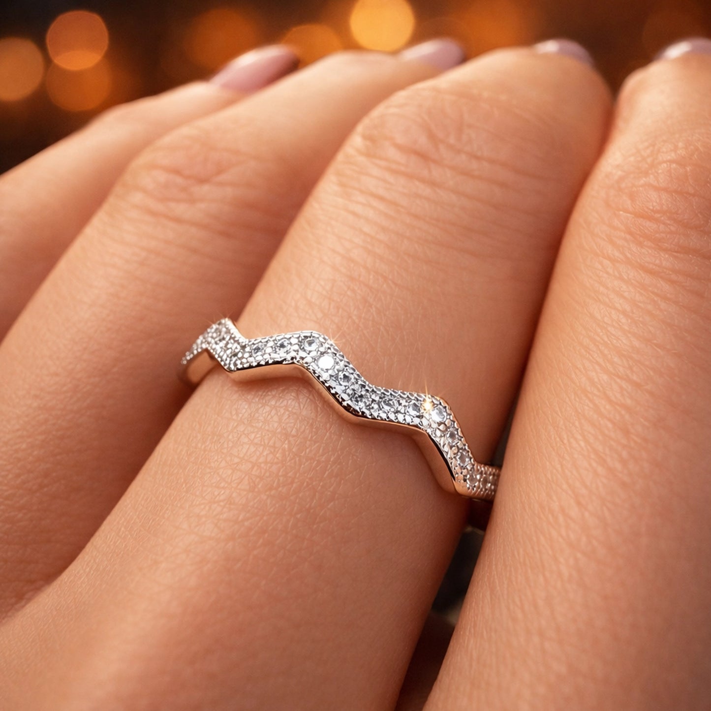 Anillo en zigzag con pavé de altos y bajos