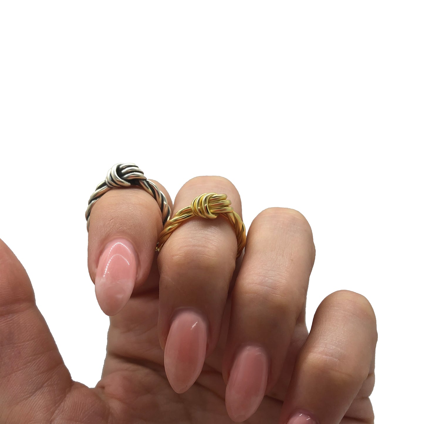 Anillo de alambre abierto con nudo de amor