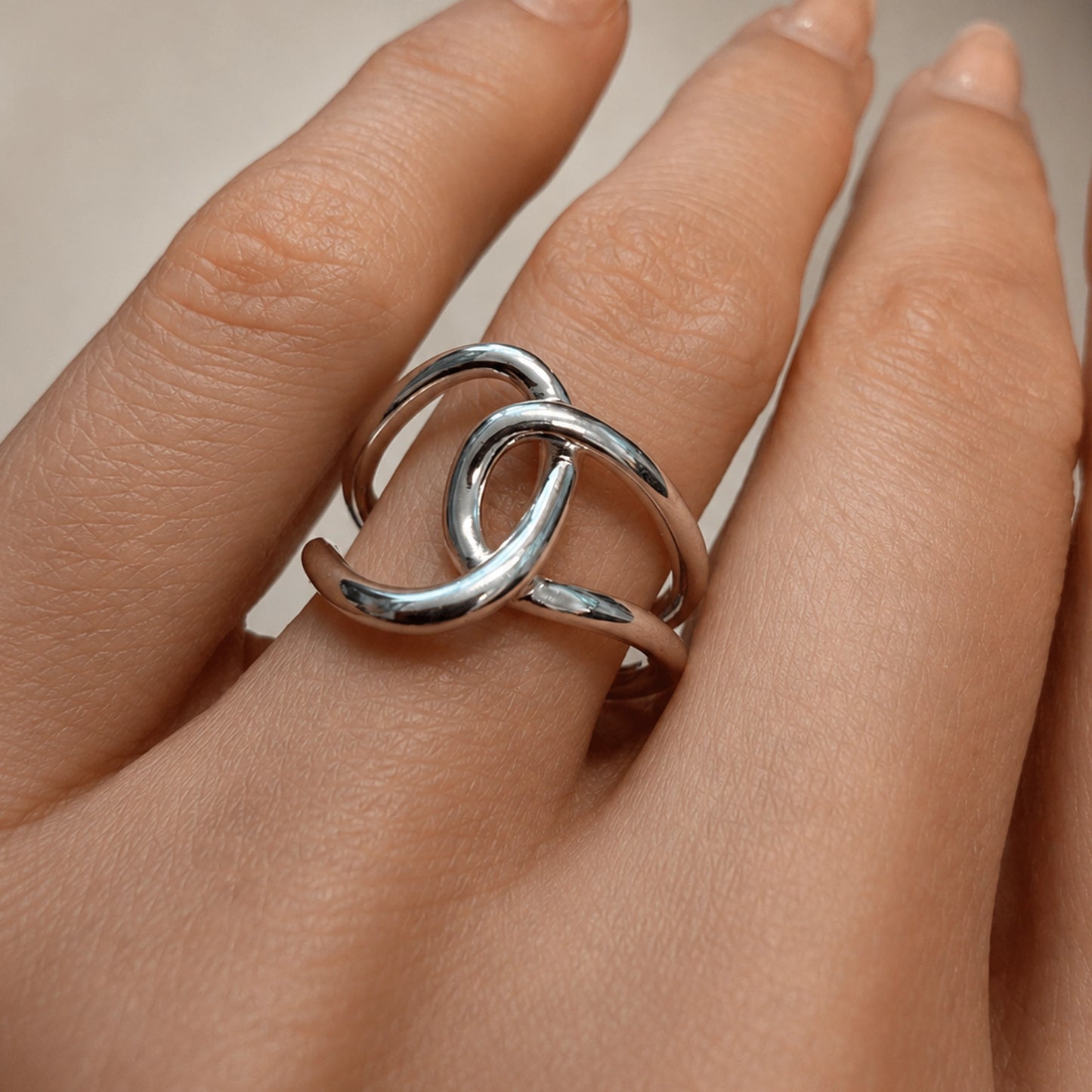 Modern infinity knot ring