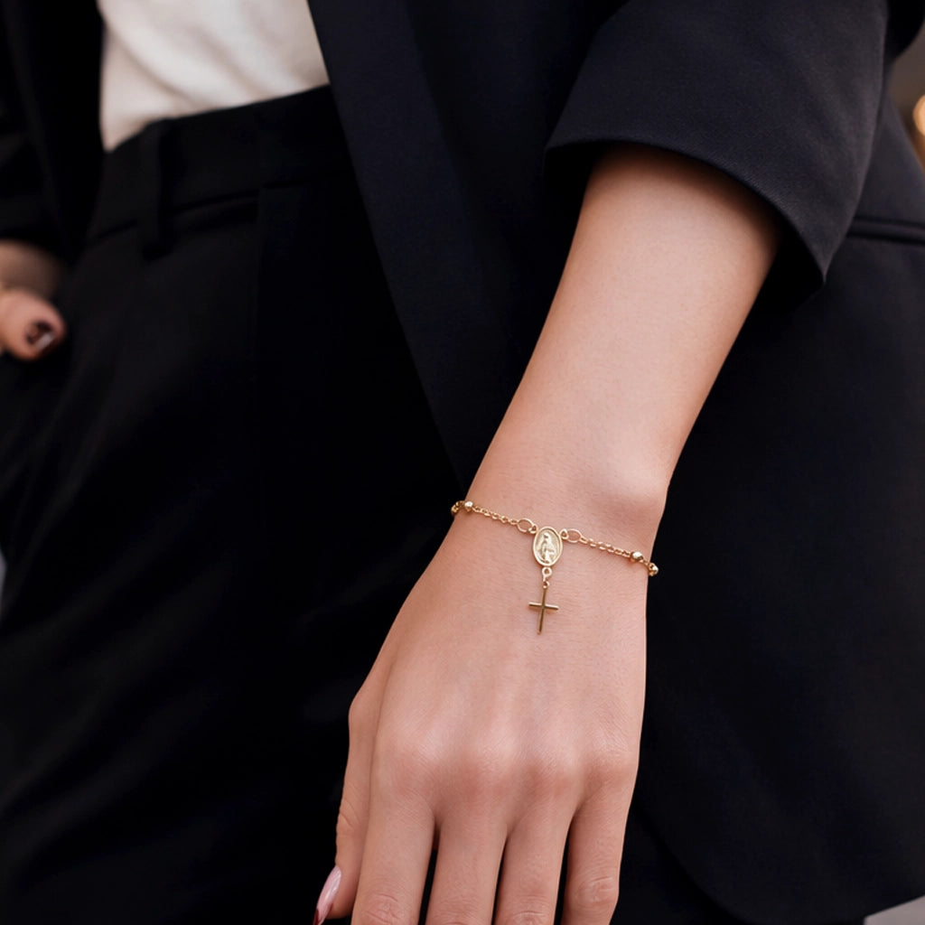 Pulsera delicada de rosario bañada en oro de 18 quilates