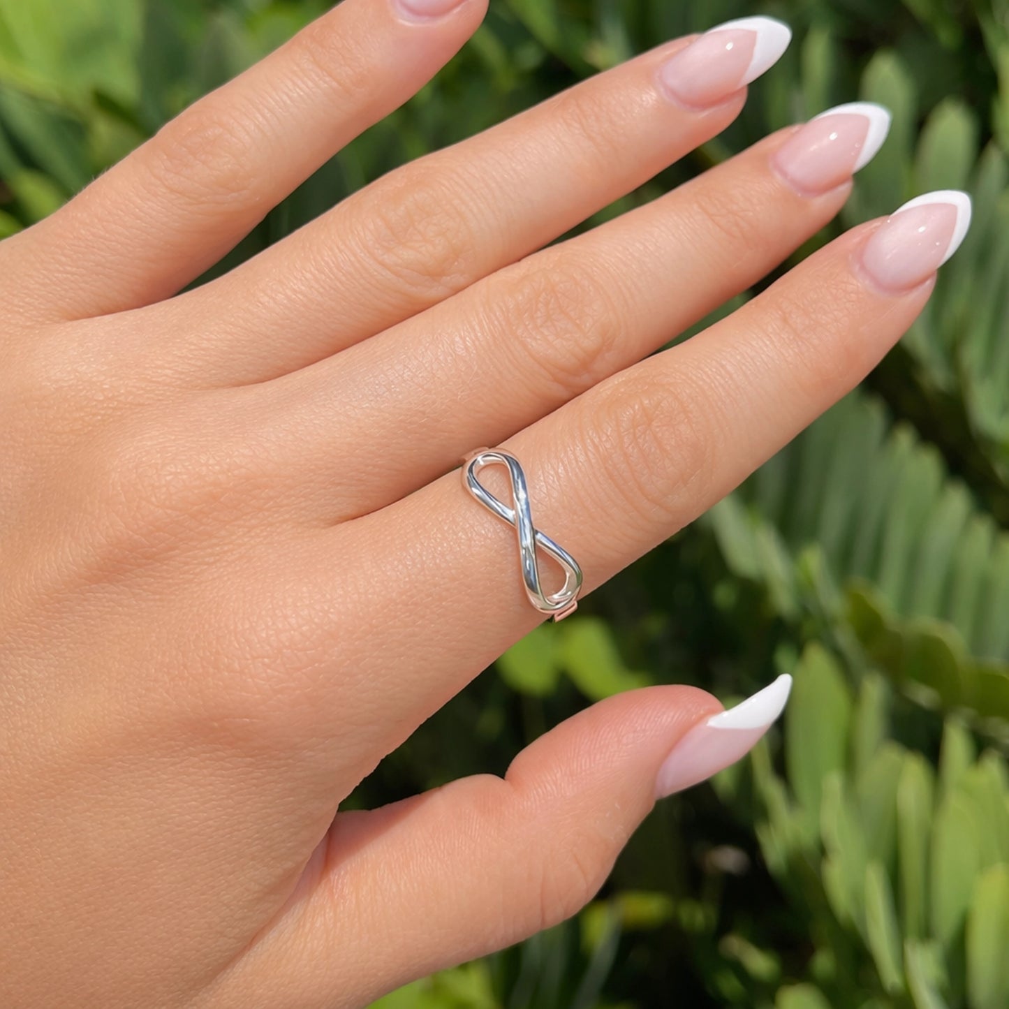 Anillo infinito con grabado de mejores amigos