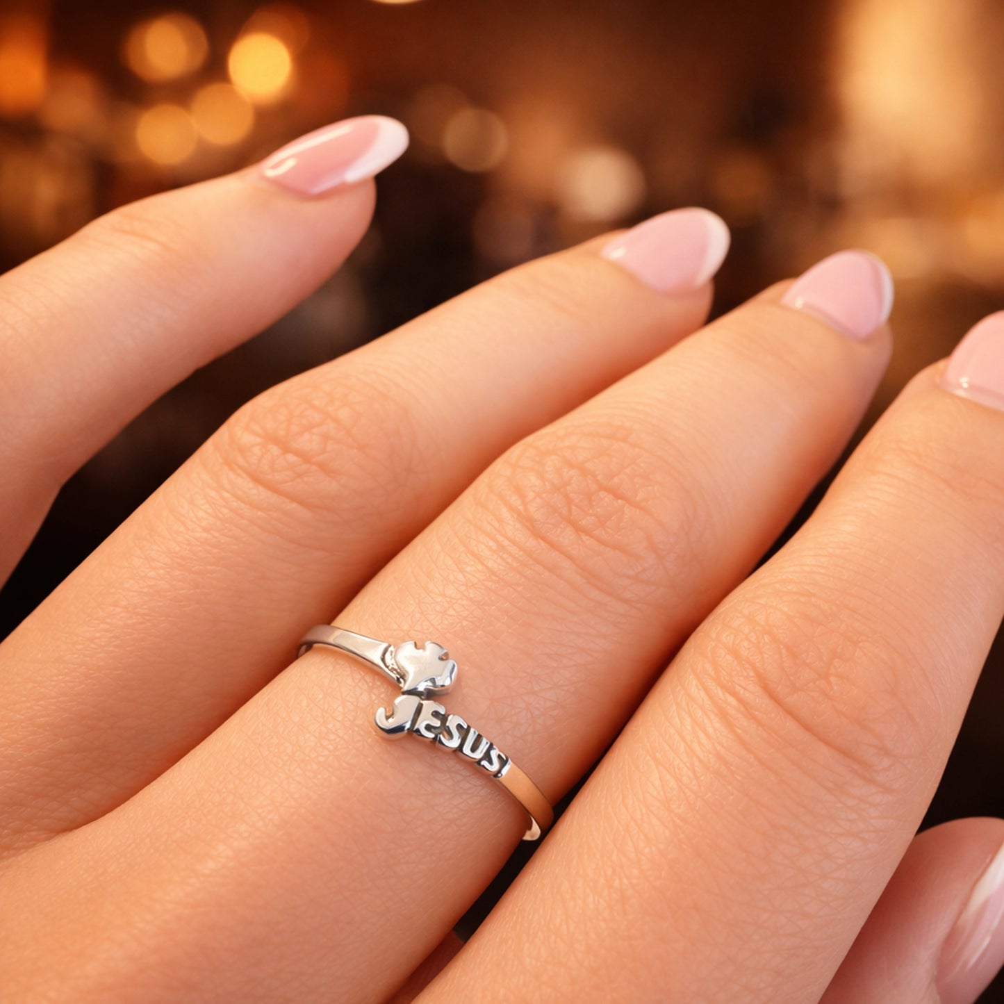 Anillo cristiano pequeño de Jesús y paloma