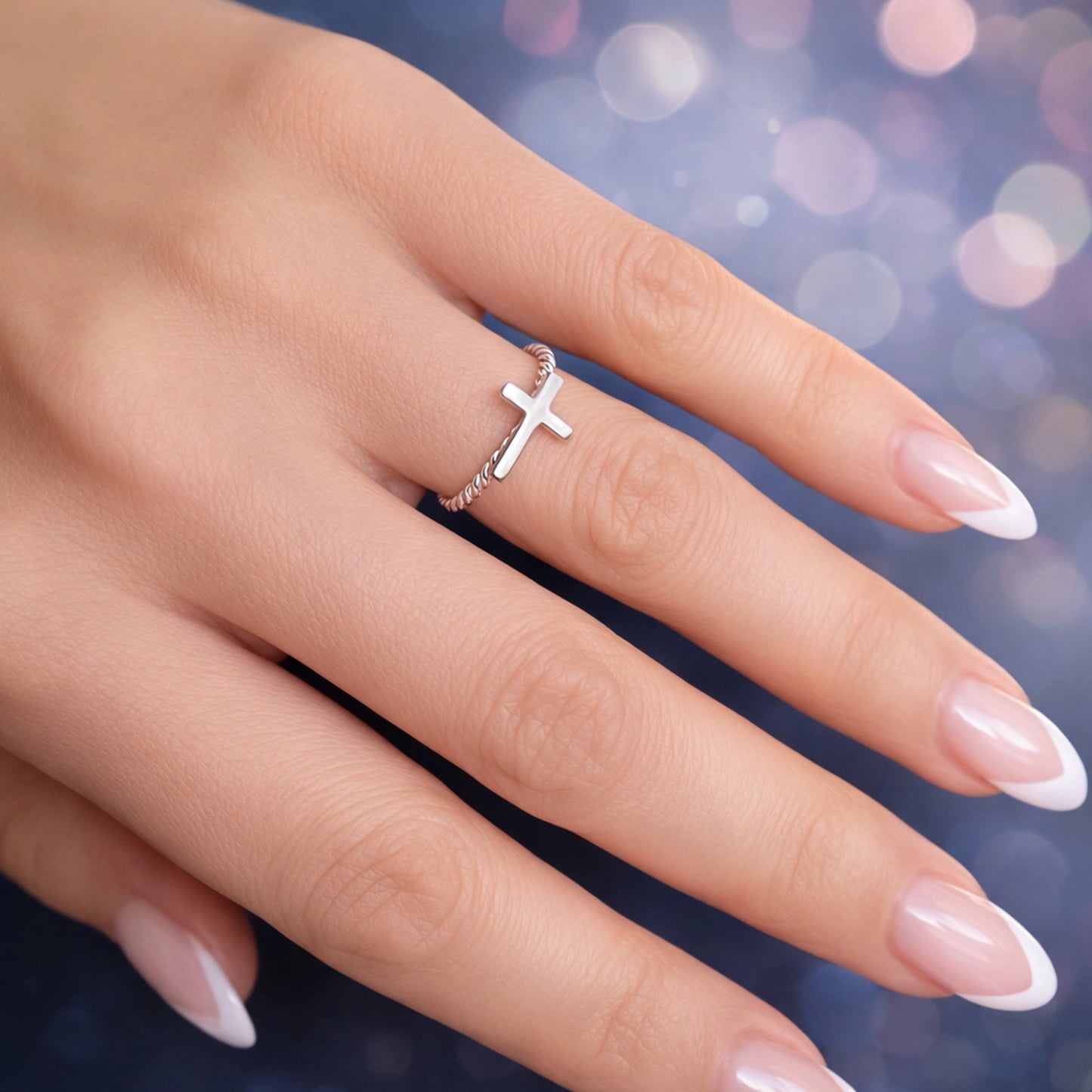 Anillo cruzado lateral con diseño de cuerda retorcida