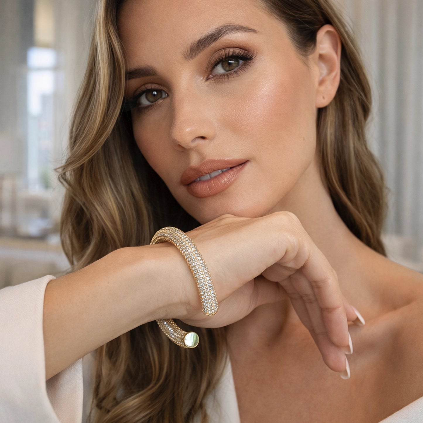 Pulsera llamativa con puño helado en oro de 18 quilates o plata de ley