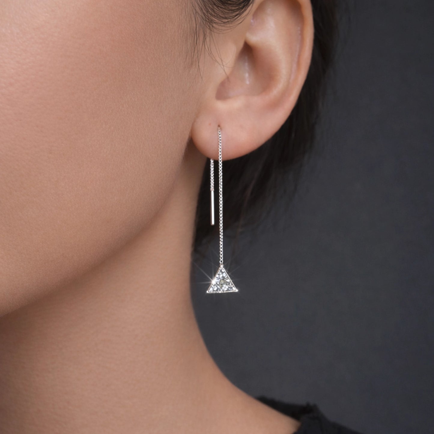Pendientes de rosca triangulares con circonita cúbica