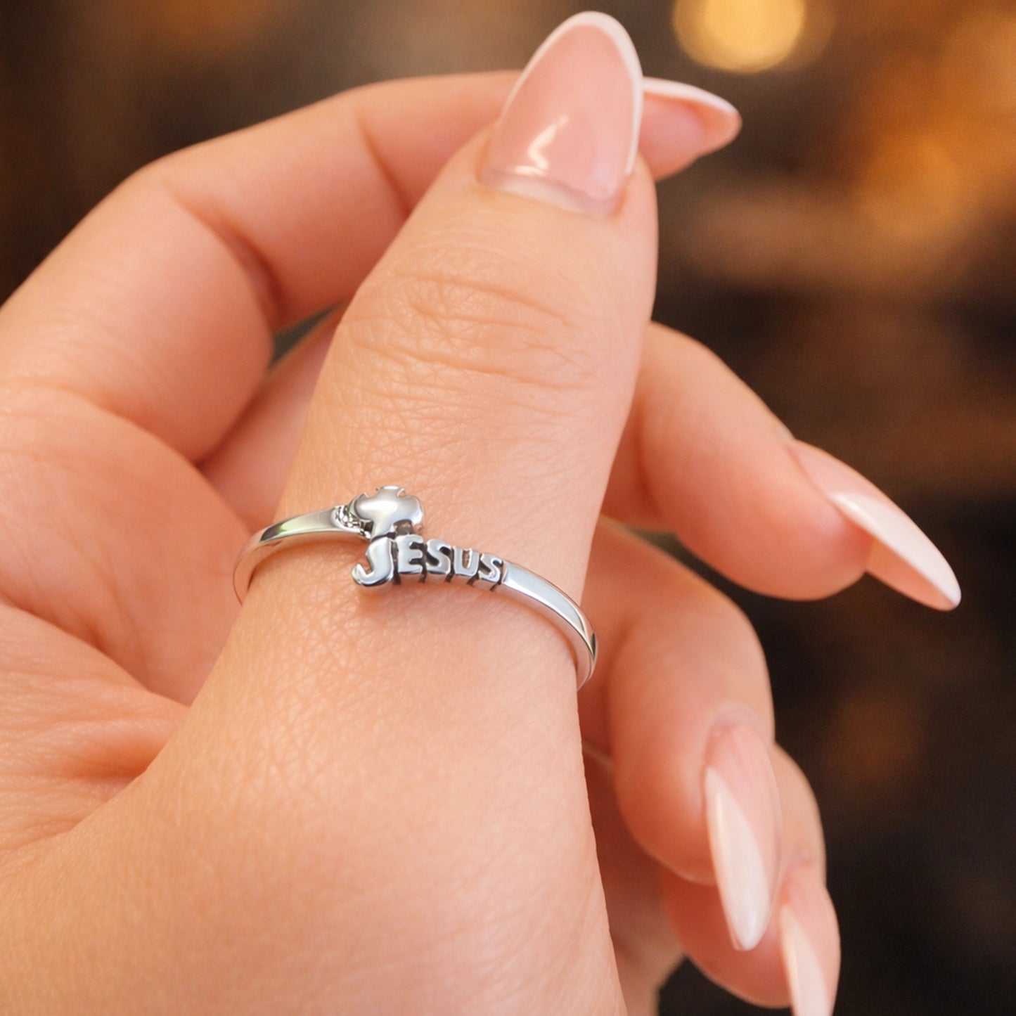 Anillo cristiano pequeño de Jesús y paloma