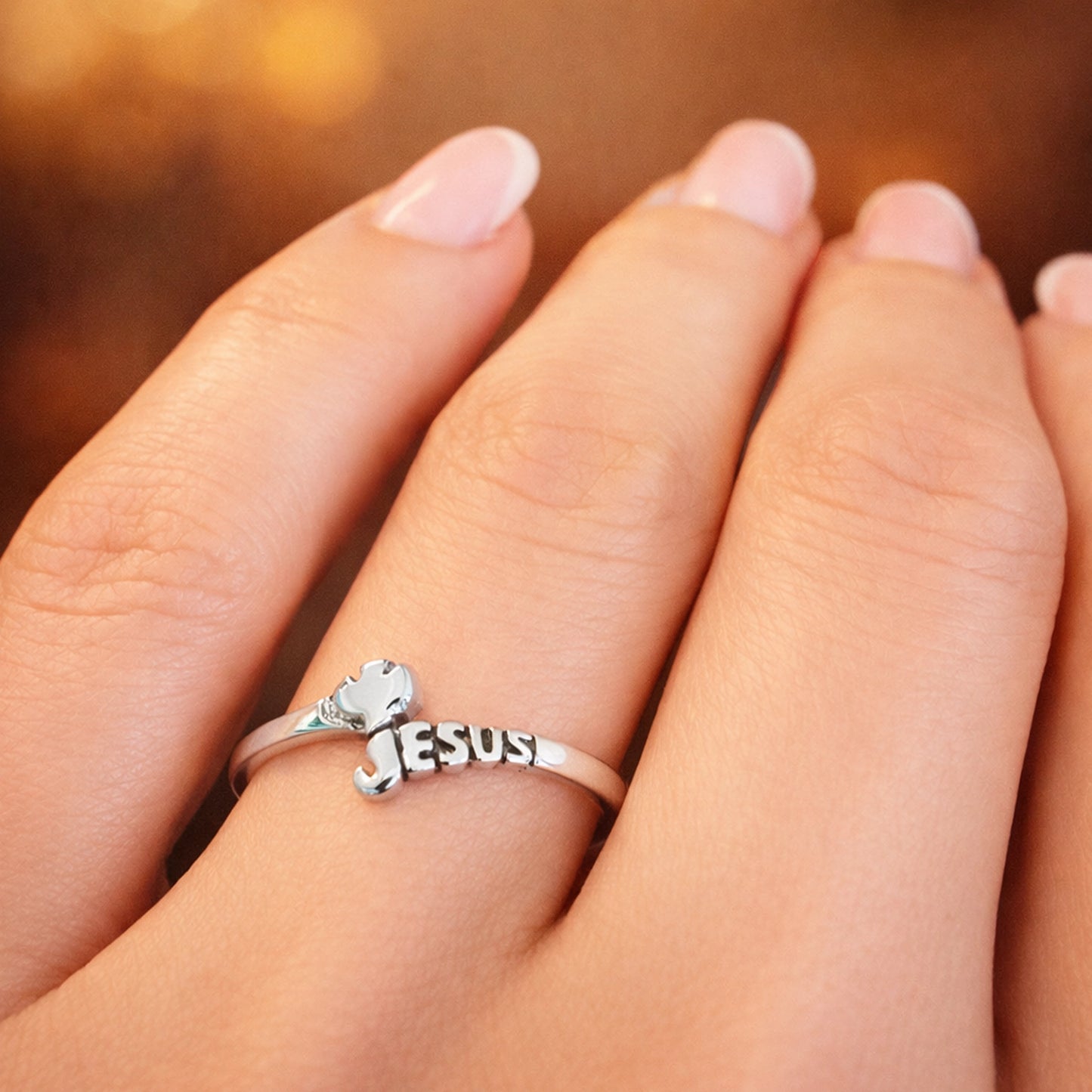 Anillo cristiano pequeño de Jesús y paloma