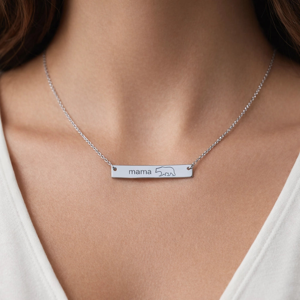 Collar con barra horizontal grabada de Mamá Osa