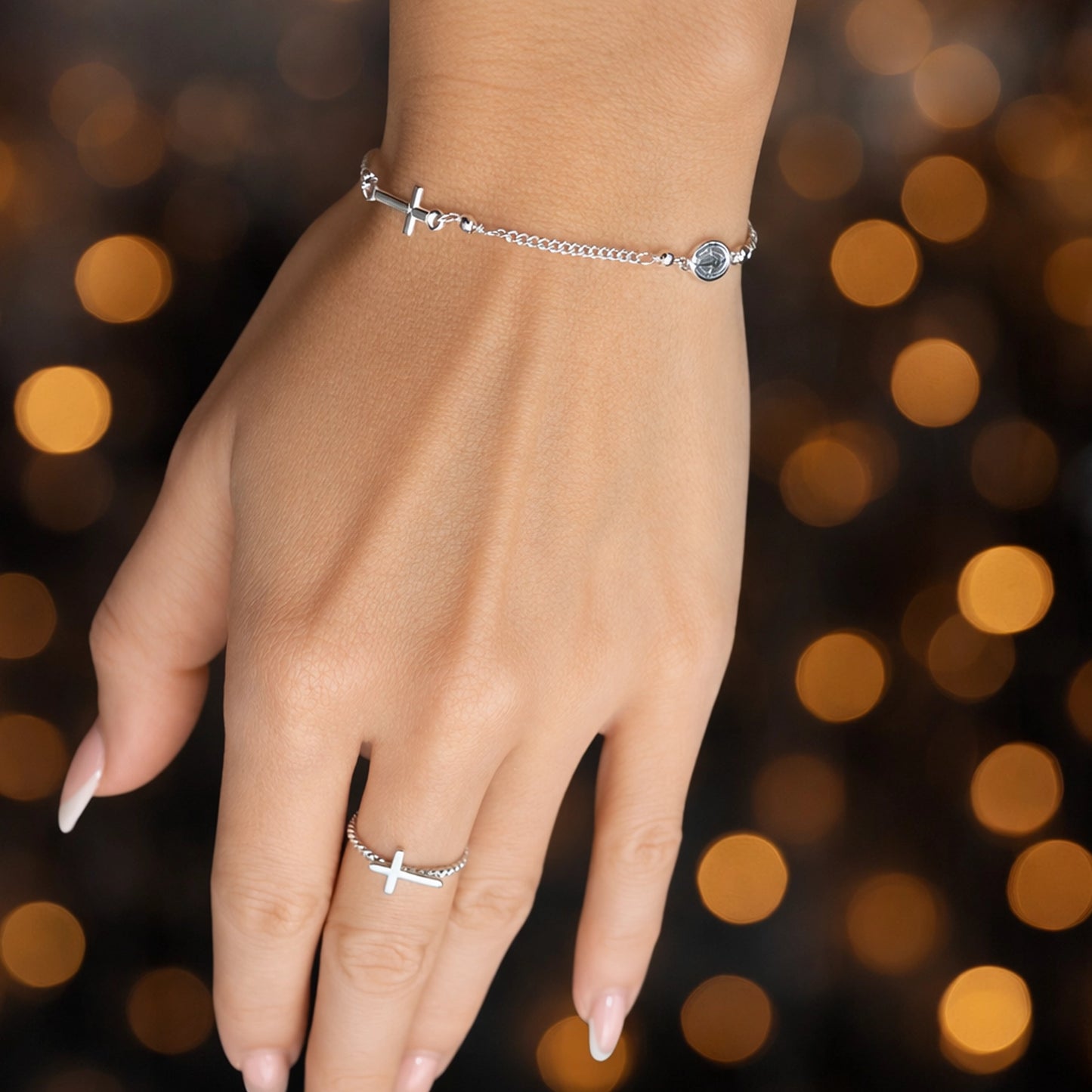 Anillo cruzado lateral con diseño de cuerda retorcida