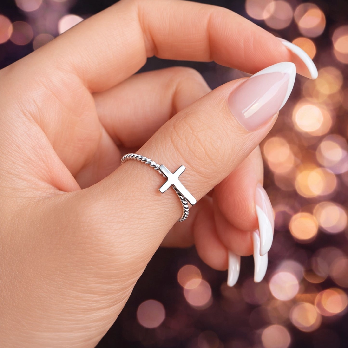 Anillo cruzado lateral con diseño de cuerda retorcida