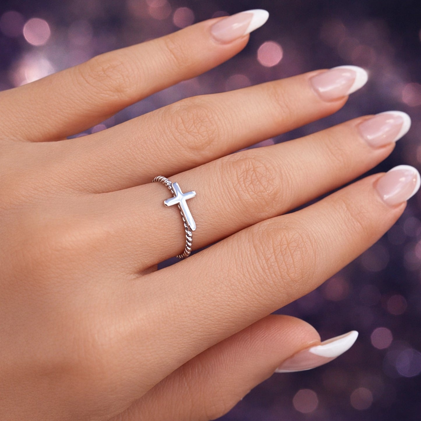 Anillo cruzado lateral con diseño de cuerda retorcida