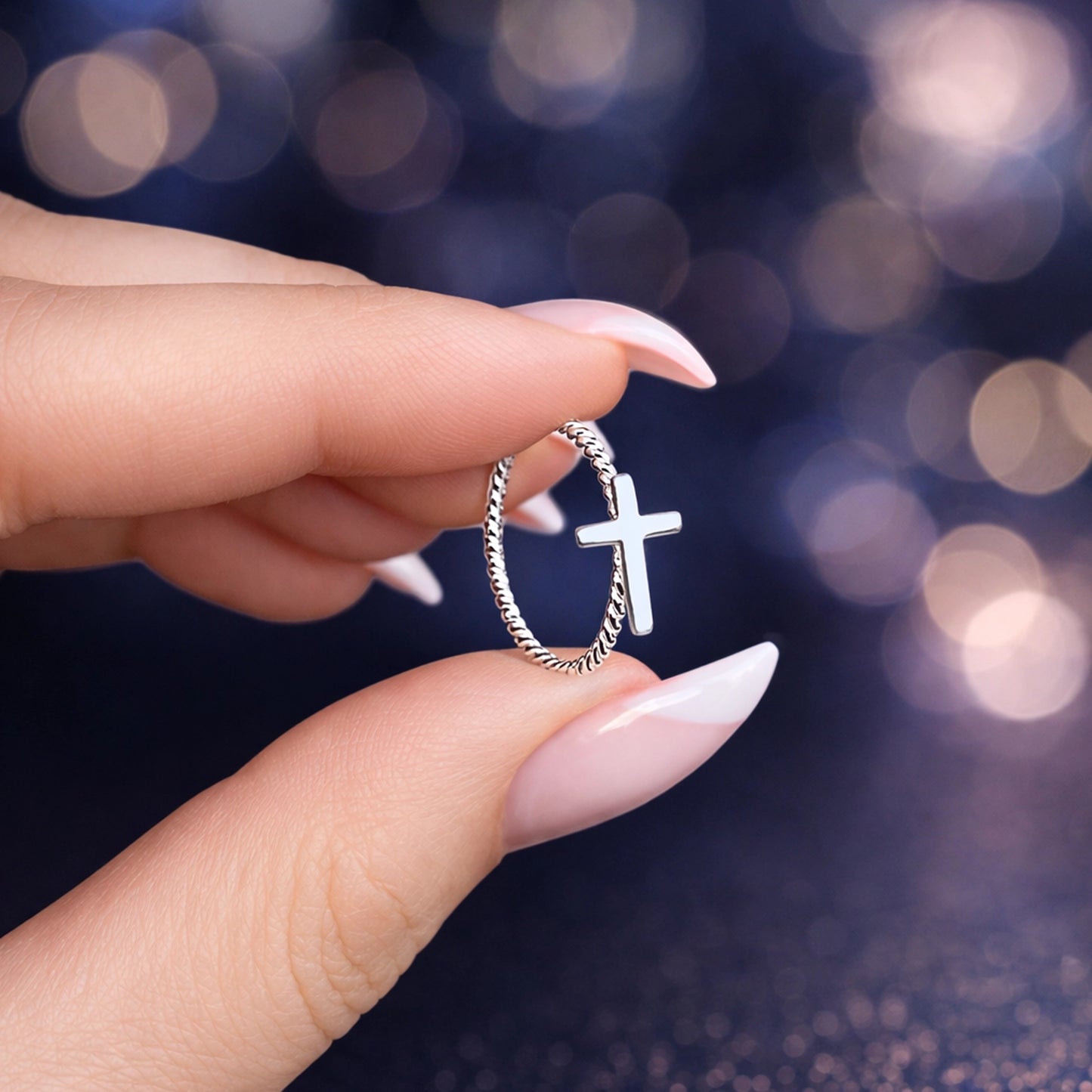 Anillo cruzado lateral con diseño de cuerda retorcida