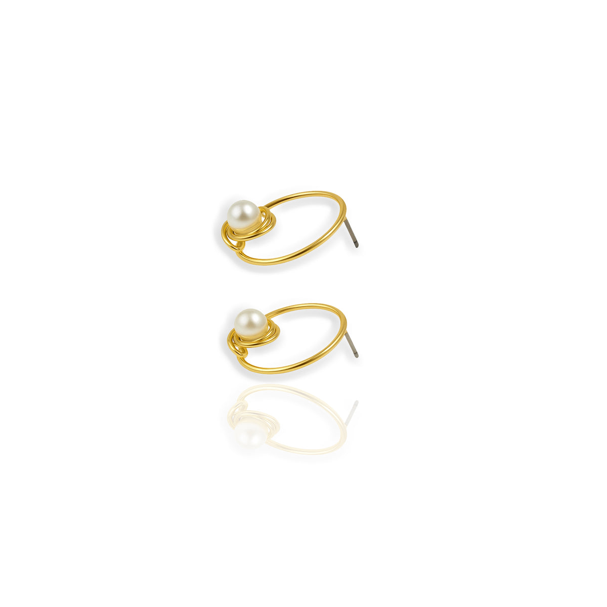 Modern pearl spiral hoop earrings in a sculptural gold design